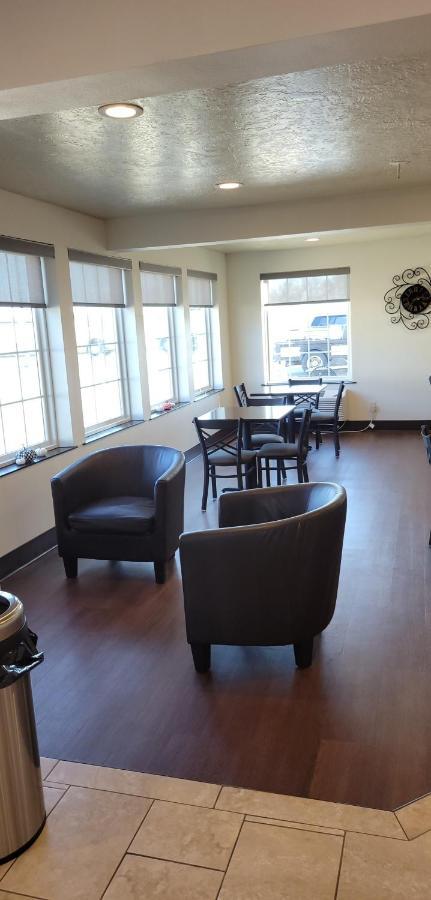 Boarders Inn & Suites By Cobblestone Hotels - Broken Bow エクステリア 写真