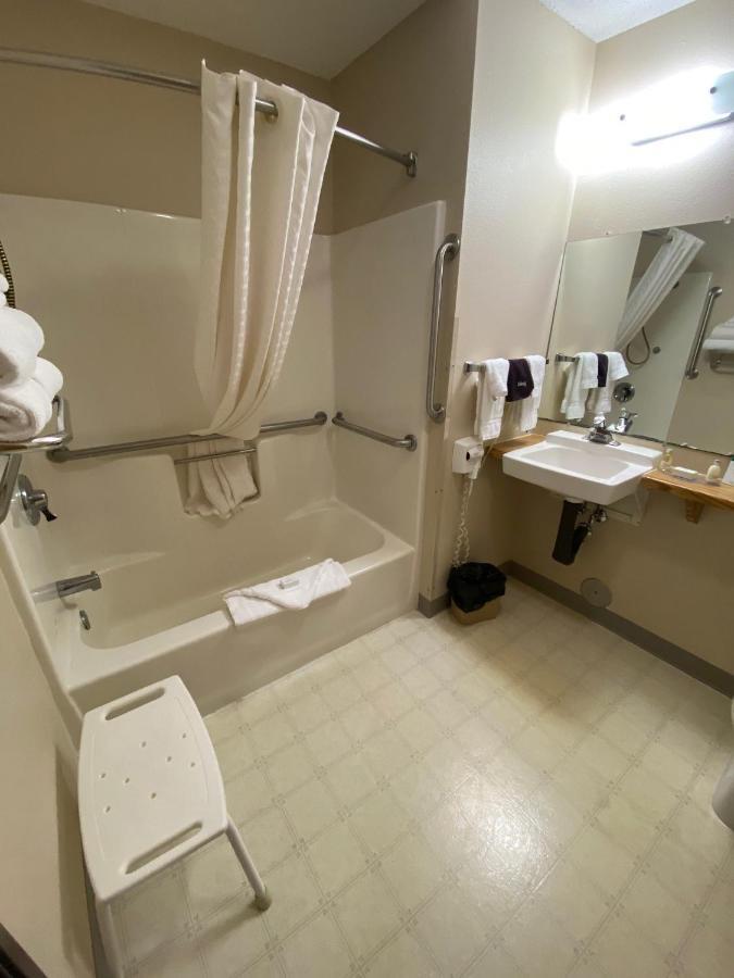 Boarders Inn & Suites By Cobblestone Hotels - Broken Bow エクステリア 写真