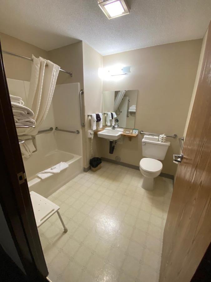 Boarders Inn & Suites By Cobblestone Hotels - Broken Bow エクステリア 写真