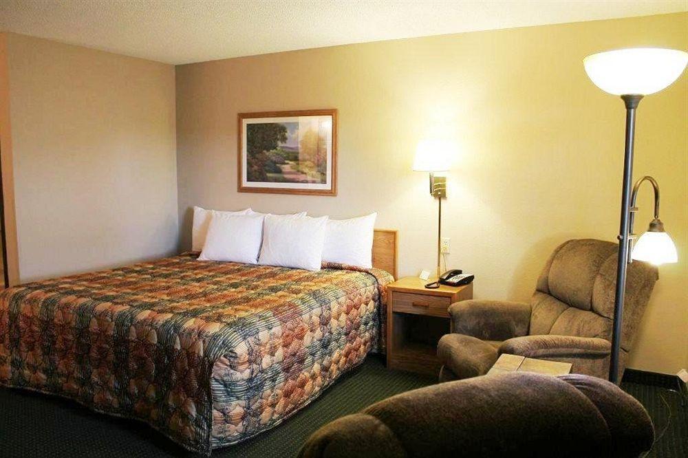 Boarders Inn & Suites By Cobblestone Hotels - Broken Bow エクステリア 写真