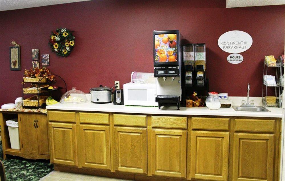 Boarders Inn & Suites By Cobblestone Hotels - Broken Bow エクステリア 写真