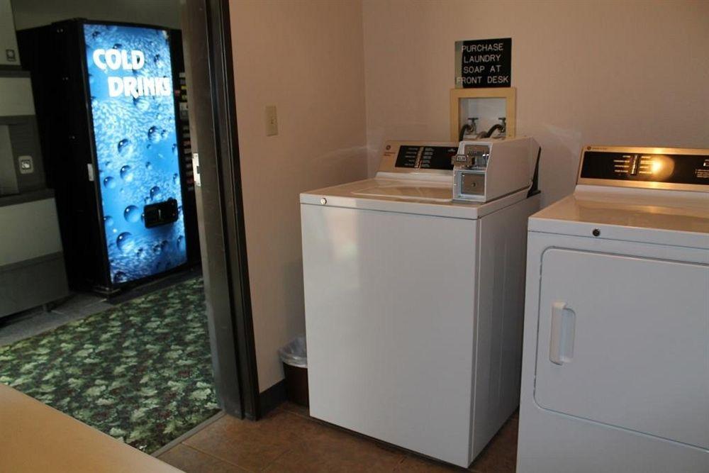 Boarders Inn & Suites By Cobblestone Hotels - Broken Bow エクステリア 写真