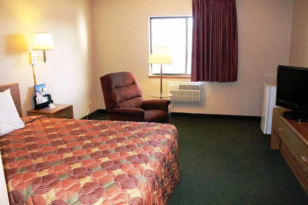 Boarders Inn & Suites By Cobblestone Hotels - Broken Bow エクステリア 写真