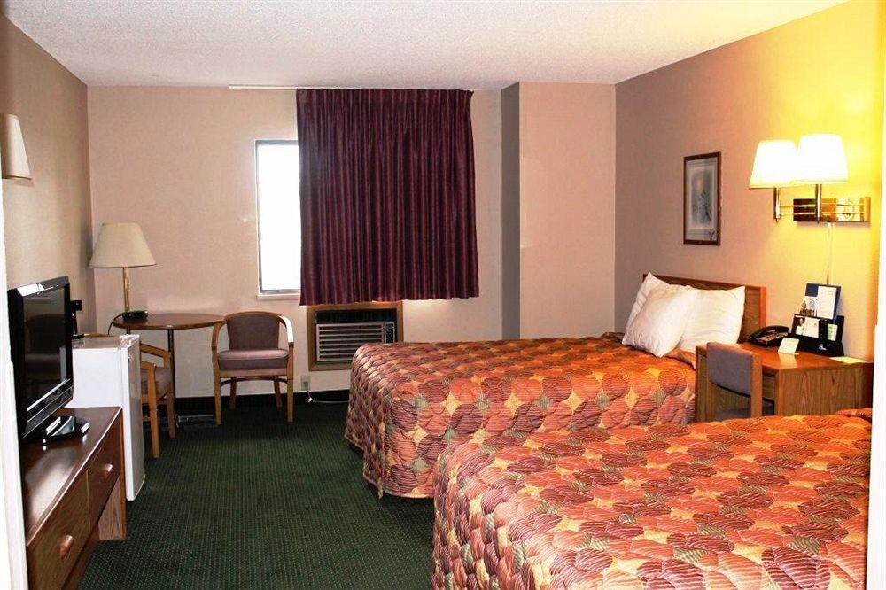 Boarders Inn & Suites By Cobblestone Hotels - Broken Bow エクステリア 写真
